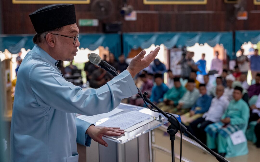 Anwar should stay the course
