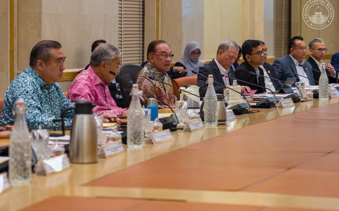 Anwar calls for support of local industries as global energy crisis deepens
